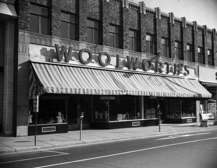 woolworth bw 1965 282558-553304.jpg